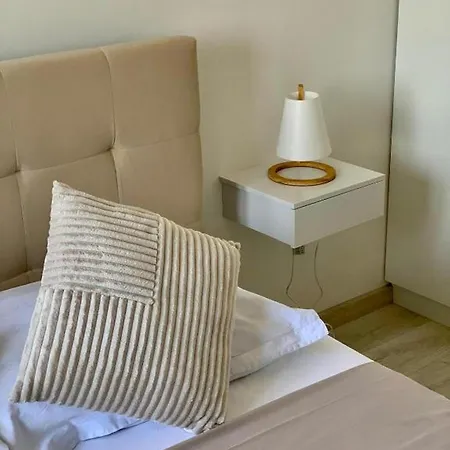 Julia Apartment *